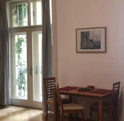 Exclusive Unique - * Prag