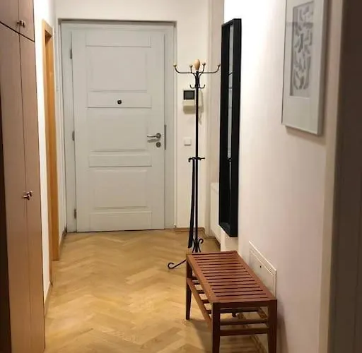 Exclusive Unique - * Prag